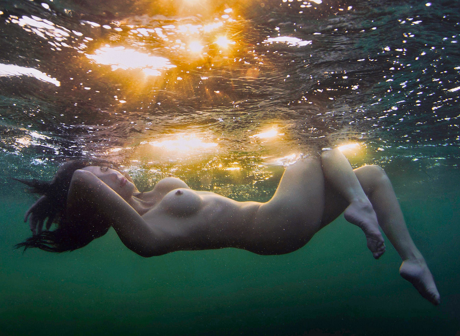 Sexy and cool erotic art under water nude babe bodies…boobs and pussy despe...